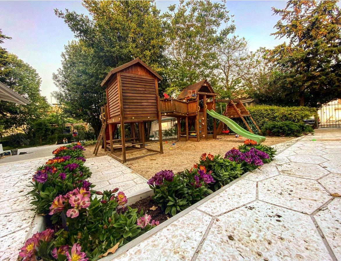Friends Hotel Lozenets Buitenkant foto